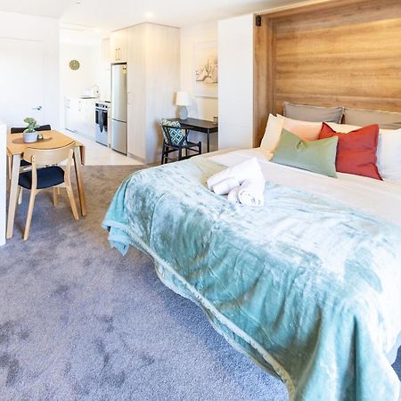 City Living: Upper Studio Haven On Wilmer Крайстчърч Екстериор снимка