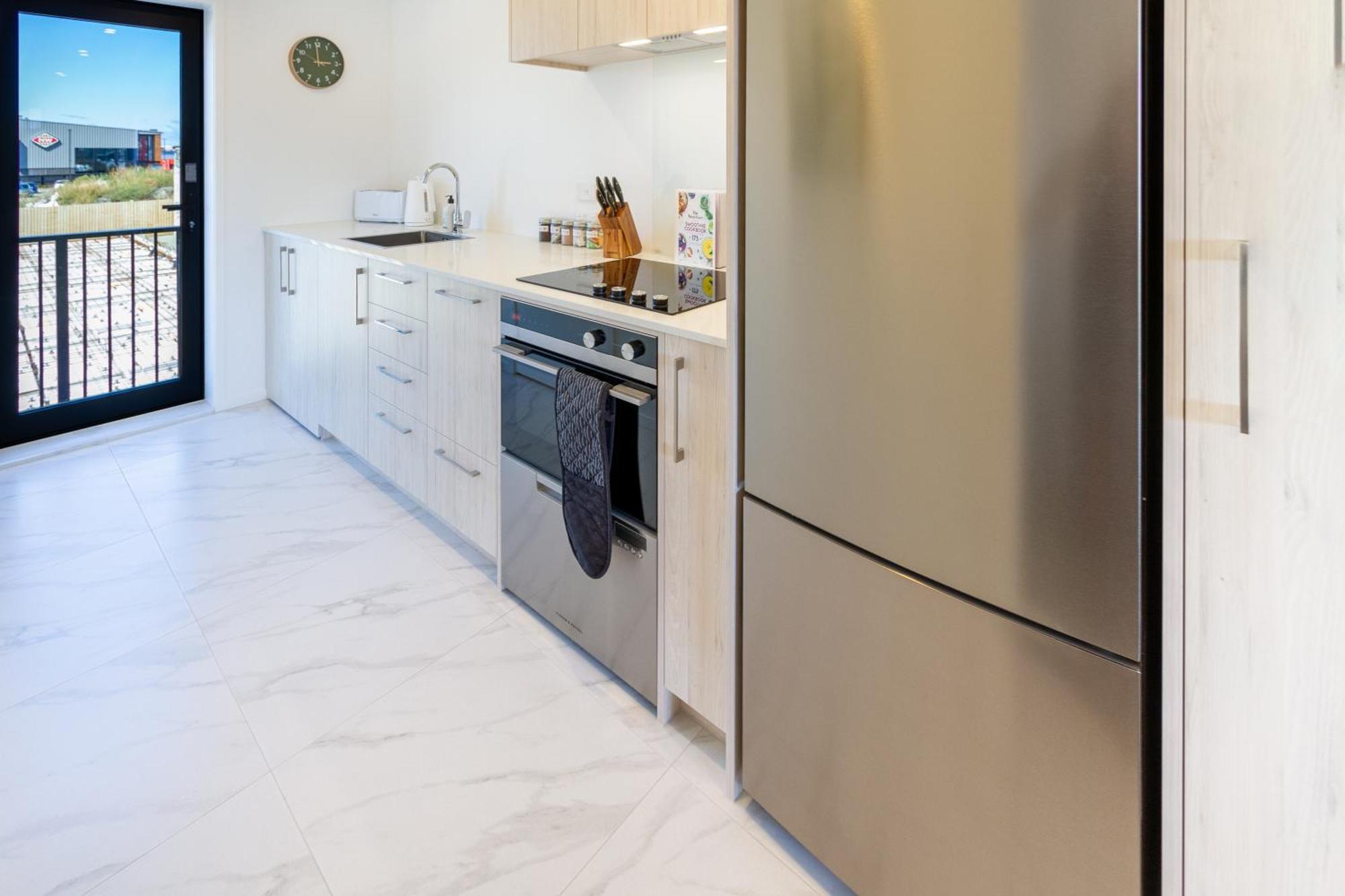 City Living: Upper Studio Haven On Wilmer Крайстчърч Екстериор снимка