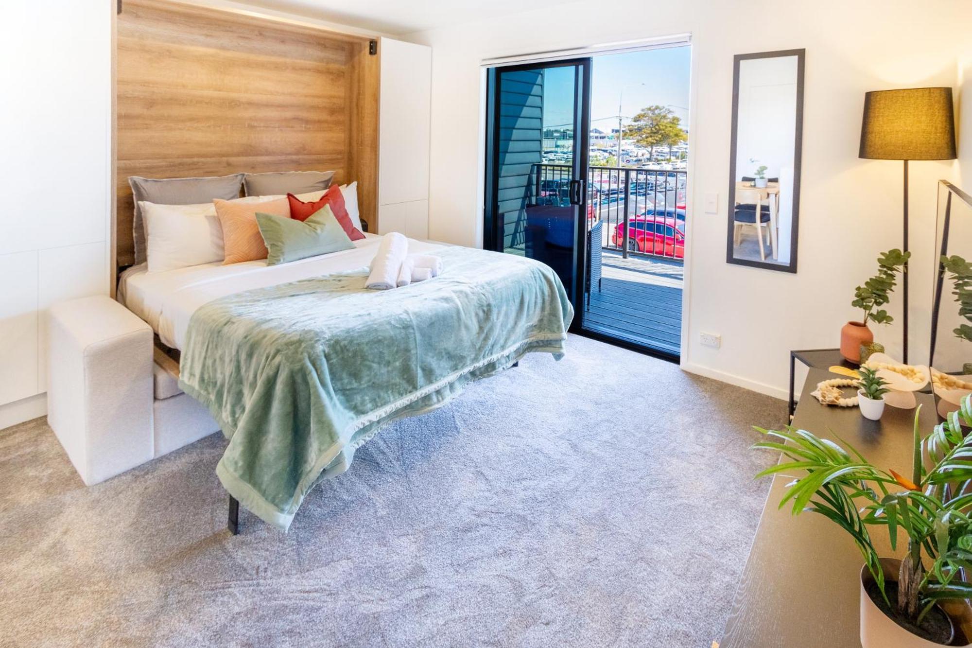 City Living: Upper Studio Haven On Wilmer Крайстчърч Екстериор снимка