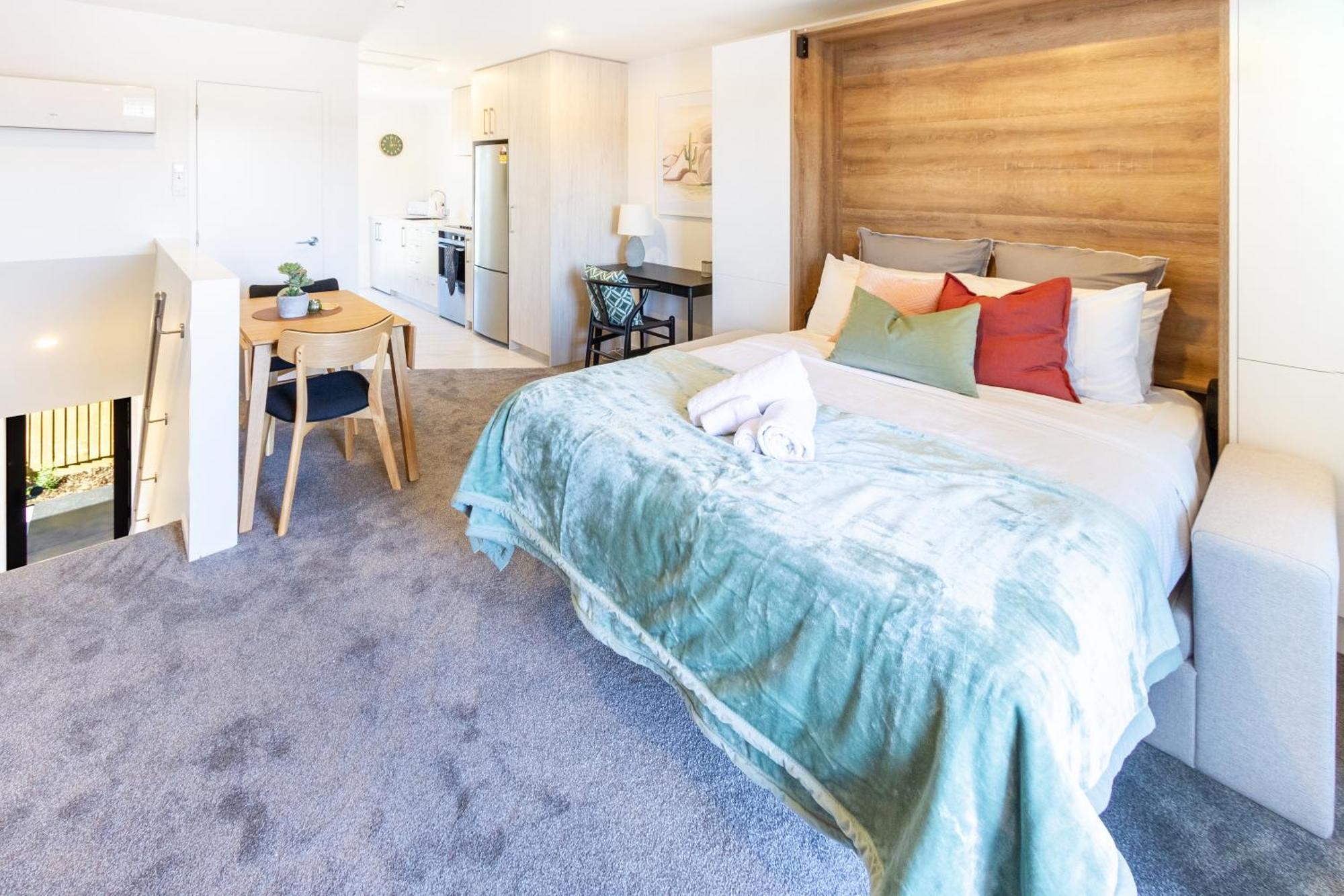 City Living: Upper Studio Haven On Wilmer Крайстчърч Екстериор снимка